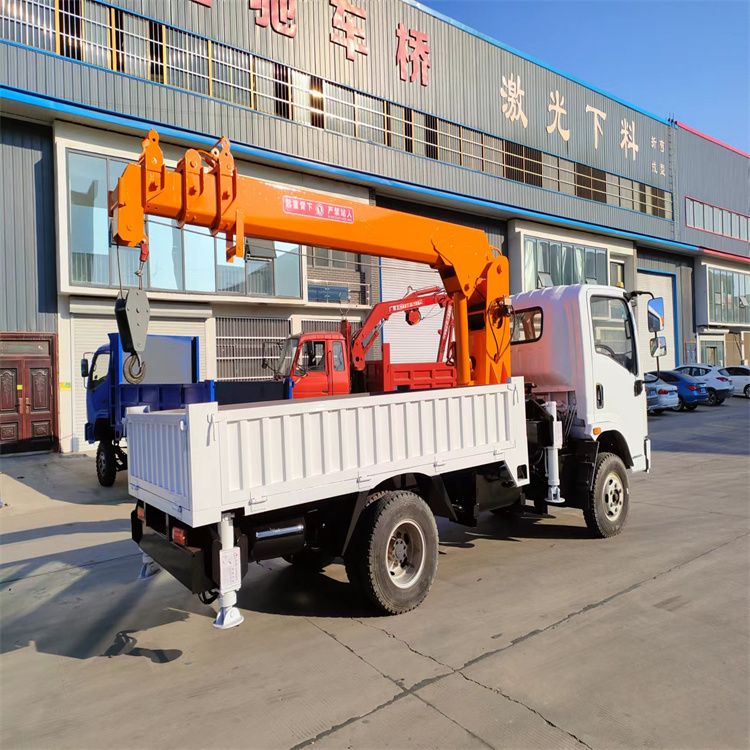 廊坊市三轮随车吊定制 农用改装机自备吊中瑞长期出售